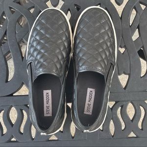 Black Steven Madden shoes. Size 8